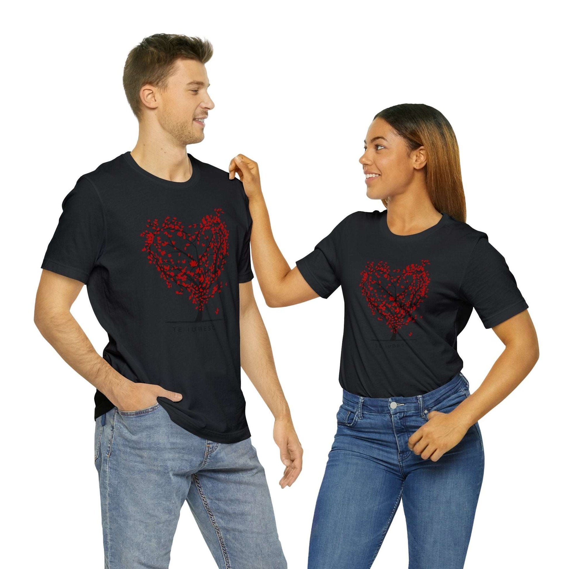 "Te Iubesc: Romanian Text Short Unisex Sleeve Tee – Wear Your Love Proudly"