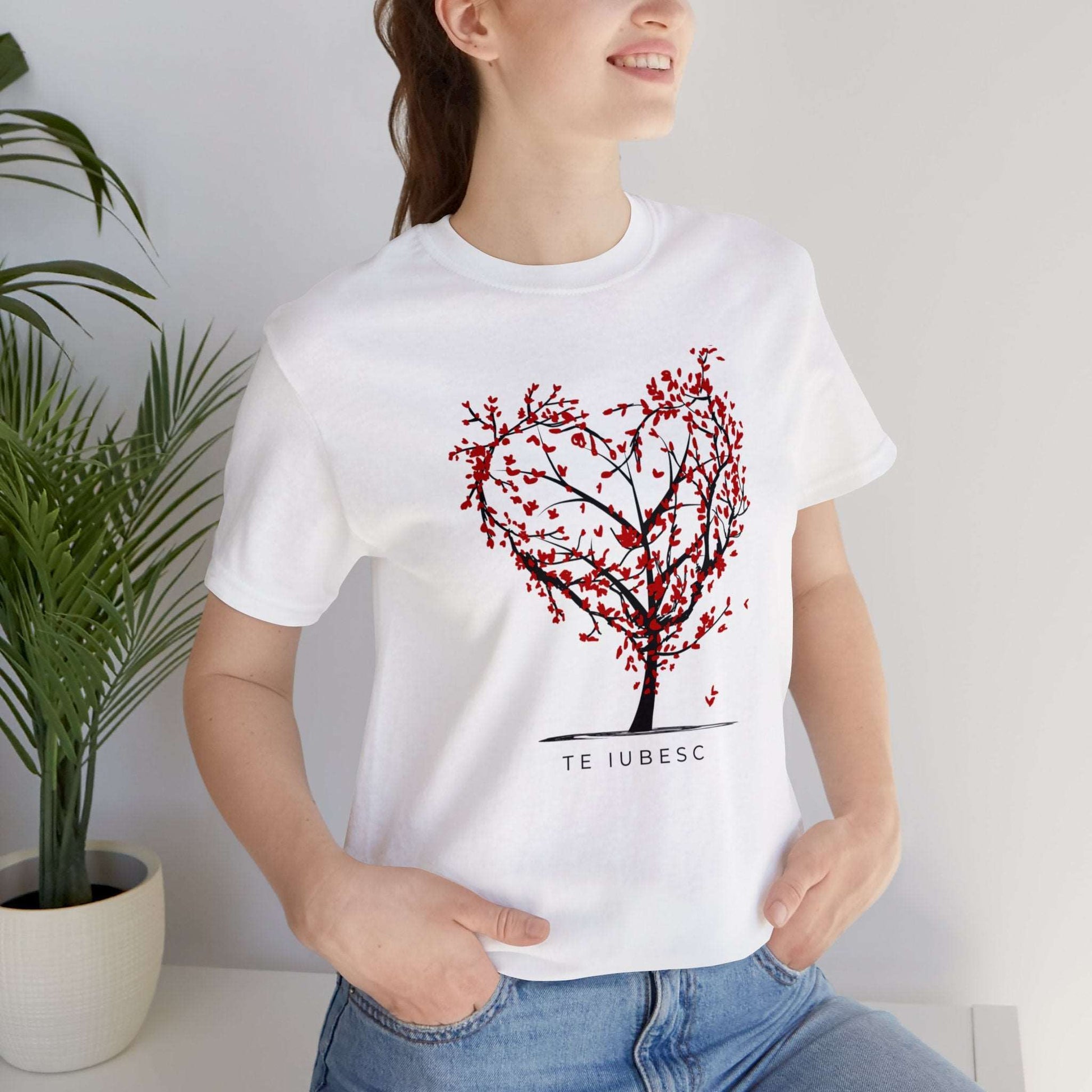 "Te Iubesc: Romanian Text Short Unisex Sleeve Tee – Wear Your Love Proudly"